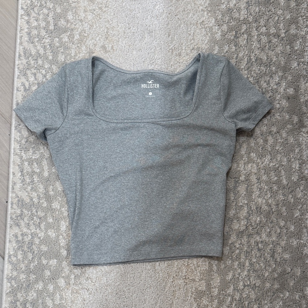 Hollister Women's Classic Gray Crop Top